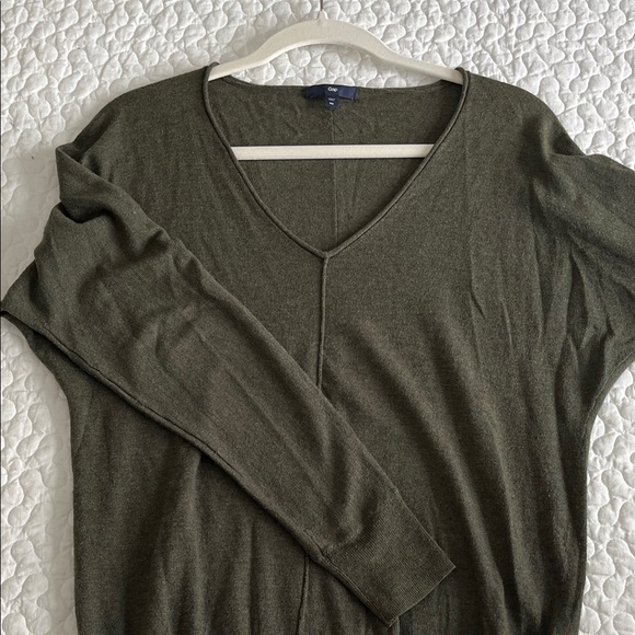 GAP Olive Green Women's V-Neck Sweater - Size XS - Like new - Picture 8 of 9